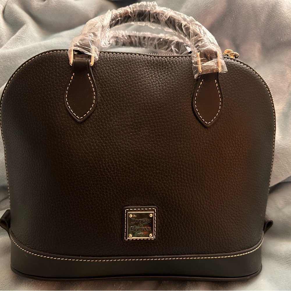 New zip top black Dooney & Bourke purse with dust cover and strap.